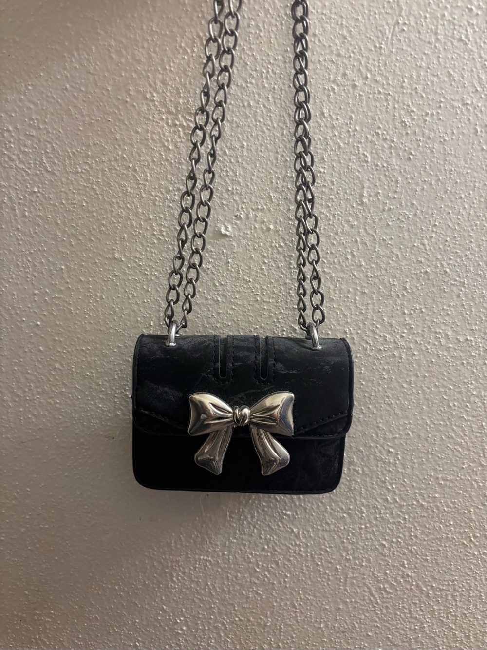 Black Chain Crossbody Bag with Silver Bow Accent